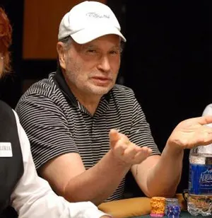 Nightly Turbo: Gabe Kaplan com nova colega, PokerNews Cup e mais 0001