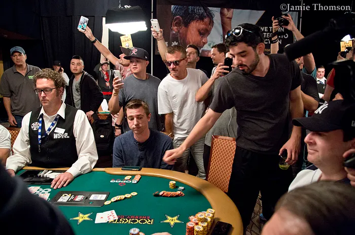 Main Event : Les 1182 survivants du Jour 3 ne repartiront pas les mains vides 0001