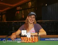 Vanessa Hellebuyck , la première Française à gagner un bracelet (WSOP 2010 - event#22 - Ladies) 0001
