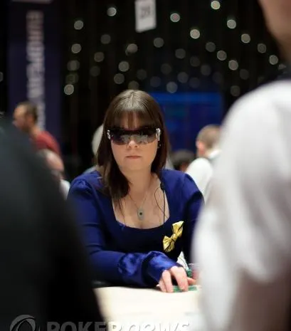 Annette Obrestad Signs With Full Tilt Poker 0001