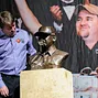 Chris Moneymaker gets a good look at his commemorative bust