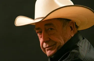 Doyle Brunson Blog Poker : "Quatre policiers en uniforme nous ont chargé arme au poing"