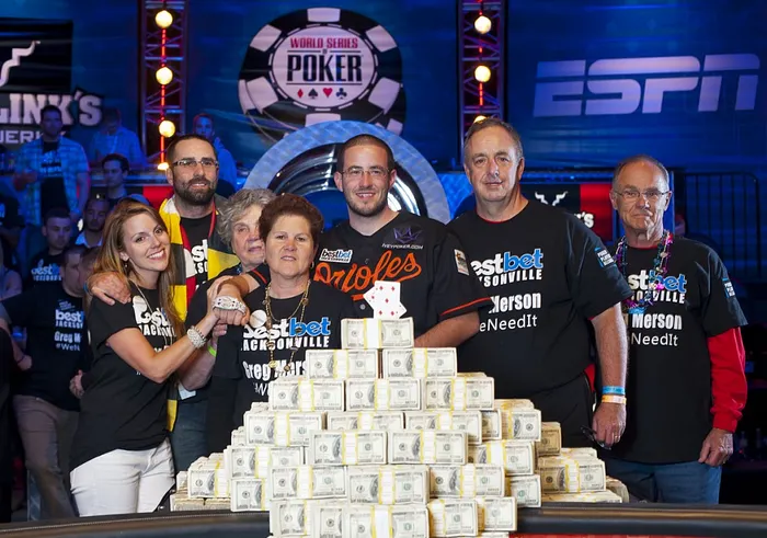 2012 World Series of Poker Main Event Final Table Photo Blog Day 2 118