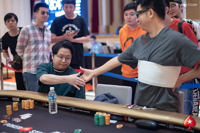 Tae Hoon Han (left) and Yang Zhang (right) after the crucial hand