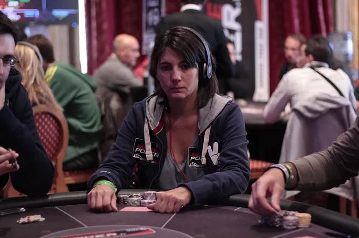 Main brûlée : Estelle Denis revient sur sa mésaventure lors du Main Event 2009 0001