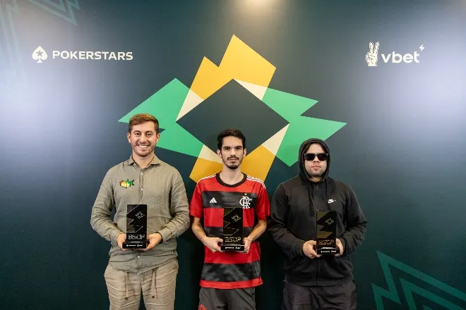 Lucas François (vice), Matheus Aleixo (campeão) e Carlos Landim (terceiro)