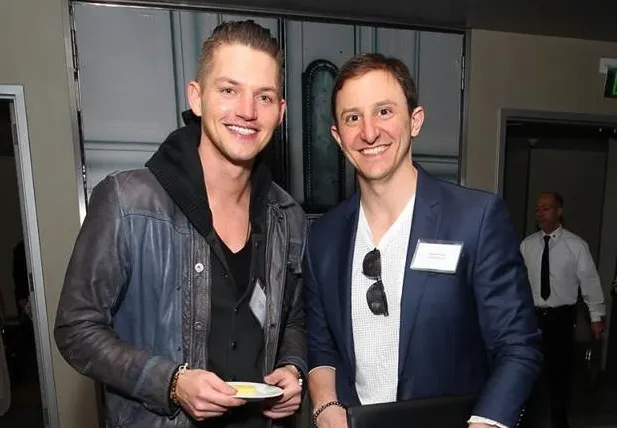 Joe Ingram (L) with former PokerNews Editor-in-Chief Donnie Peters