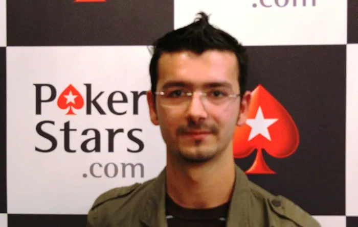 Hugo Almeida à frente à entrada do dia 2 do Solverde Poker Season 0001