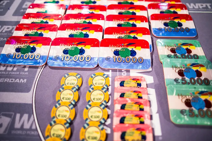 Il oublie son cash dans un Uber... et le chauffeur lui ramène 0001