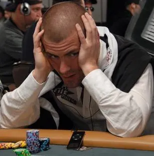 Collusion? Ou Tilt? 0001