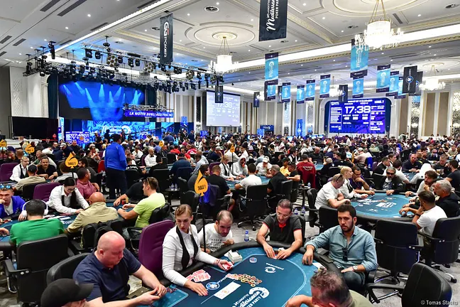 Full poker room