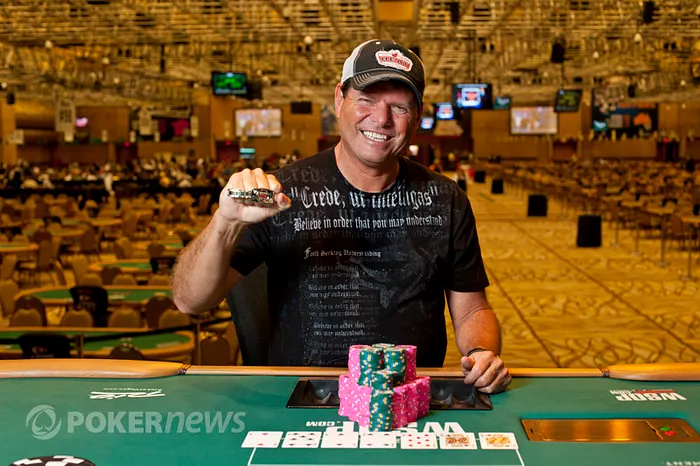 WSOP Week in Photos: Bloch Wins First Bracelet, So Does Force 112