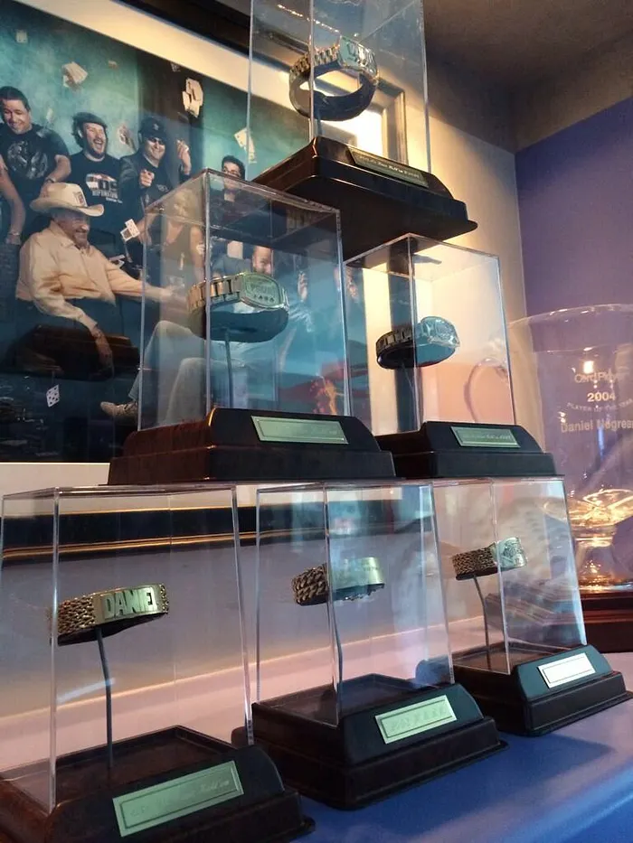 Daniel Negreanu Empilhou as Suas 6 Braceletes WSOP 101