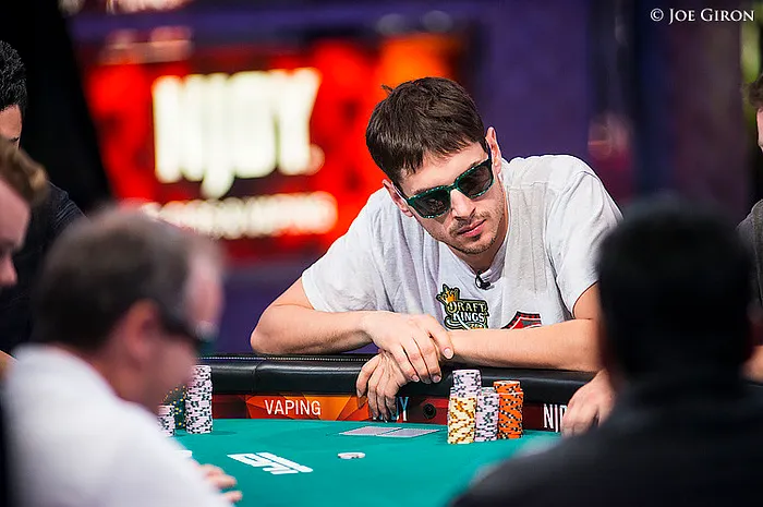 Vuelven los resumenes del Main Event a la ESPN, que esta vez nos acercan al día 6 de juego. 0001