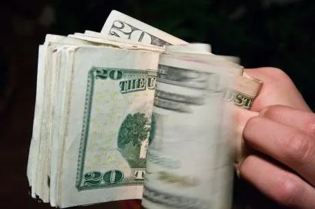 Stratégie Poker : Une grosse bankroll ne suffit pas pour monter de limites