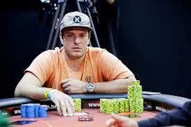 Luiz Duarte no Top 5 para o Dia 2 do Evento #42: US$1,500 Extended Play No-Limit Hold'em 0001