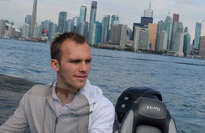 SCOOP : Julien Pérouse vit son rêve et braque le .com (177.085$) 0001