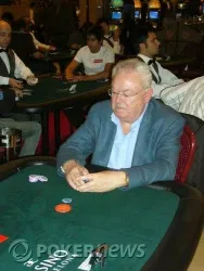 El maestro juega tan tranquilo que se dice que ronca entre el flop y el turn, según Camilo...