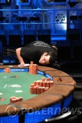 PokerNews Reporter Counts Chips