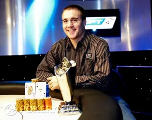 Aaron Gustavson Venceu o EPT Londres 0001