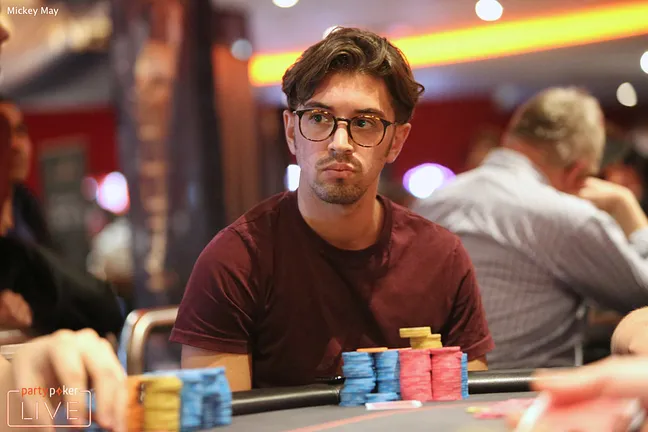 Vicente Delgado crashes out to massive chip leader Jacob Mulhern