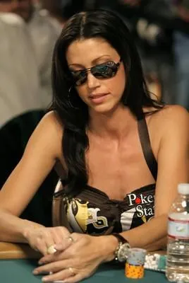 Joueuse de poker - Zoom sur Shannon Elizabeth 0001