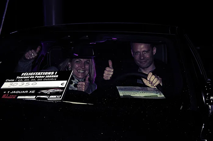 Forges-les-Eaux : Noël en Jaguar 101