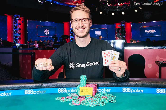 Max Silver Wins First WSOP Bracelet in $3,000 Limit Hold'em 6-Handed 0001