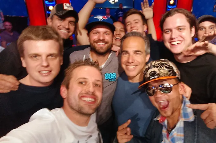 November Nine : Cliff Josephy chipleader, Kenny Hallaert, Griffin Benger & Gordon Vayo en finale du Main Event 0001