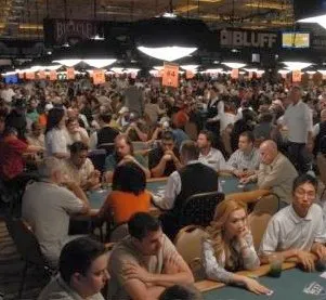 2008 WSOP Event #10 $2,500 Omaha/Seven Card Stud Hi/Low Day 2: Rouhani Leads 0001