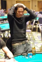 Tran reacts to an unlucky river card