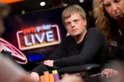 partypokerLIVE MILLIONS : Vojtech Ruzicka chipleader du High Roller à 4 left