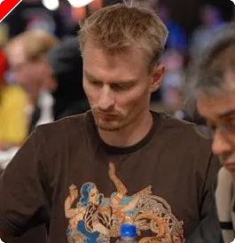 2008 WSOP, Event #38 $2,000 Pot Limit Hold Em, Day One: Binger Surges to Big Lead 0001