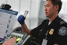 Trois joueurs de poker voient leurs gains confisqués en rentrant de la PCA