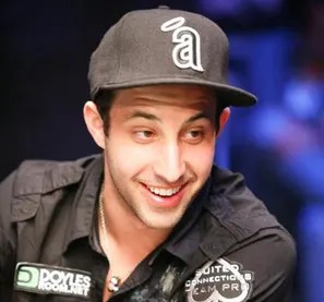 Alec Torelli Assinou Pela Doyle's Room 0001