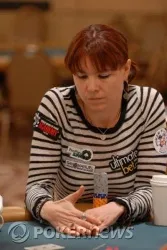Annie Duke comes to the final of Event 33 third in chips