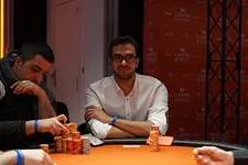 Le sale la sonrisa de jugón...