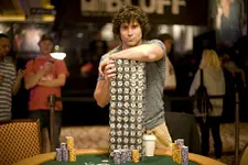 Stratégie tournoi de poker : Gagner les blinds et antes préflop