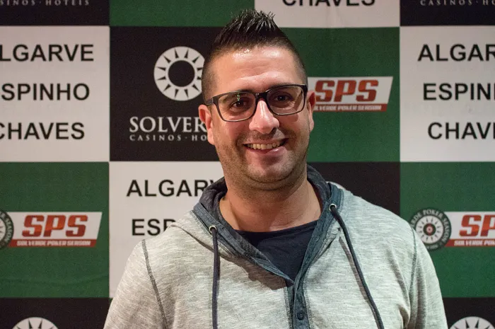Sandro Fortunato no Dia 2 do Evento #11 $250 NL SuperStack $125,000 GTD do New Year's Extravaganza 0001