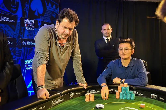 Eric Sfez lors la table finale du WPTN Paris aux côté de Li, le vainqueur / Copyright Mounir Mahroug