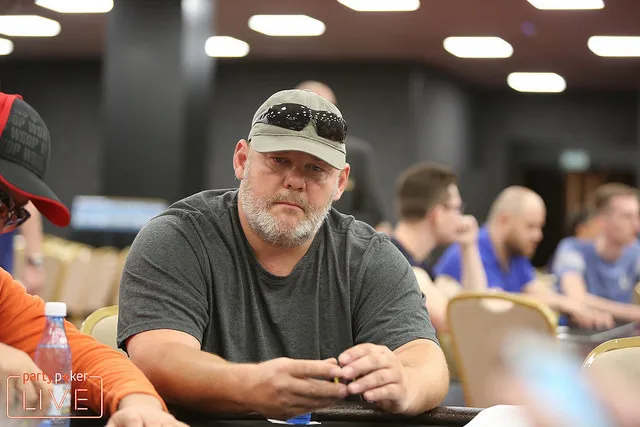 Dirk Bueker qualified for the MILLIONS Main Event and bagged big in Day 1b