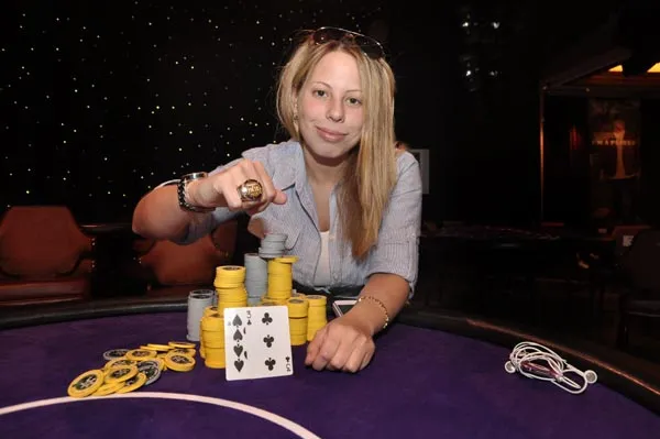 Loni Harwood after winning Event #4. Picture Courtesy of WSOP.com.