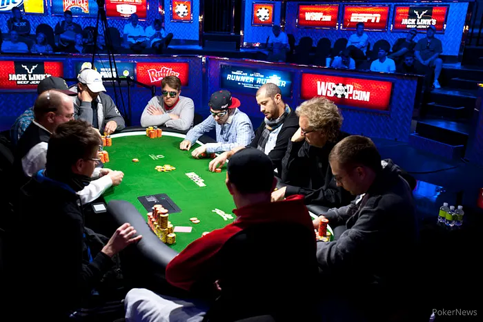 2013 WSOP Día 13: Athanasios Polychronopoulos gana segundo brazalete, Phil Ivey cerca de su... 101