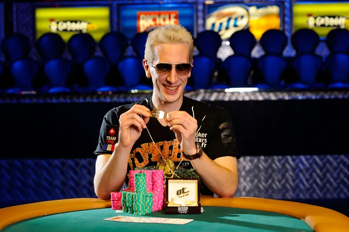 Bertrand ElkY Grospellier lors de sa victoire en 2011 sur les WSOP / DR