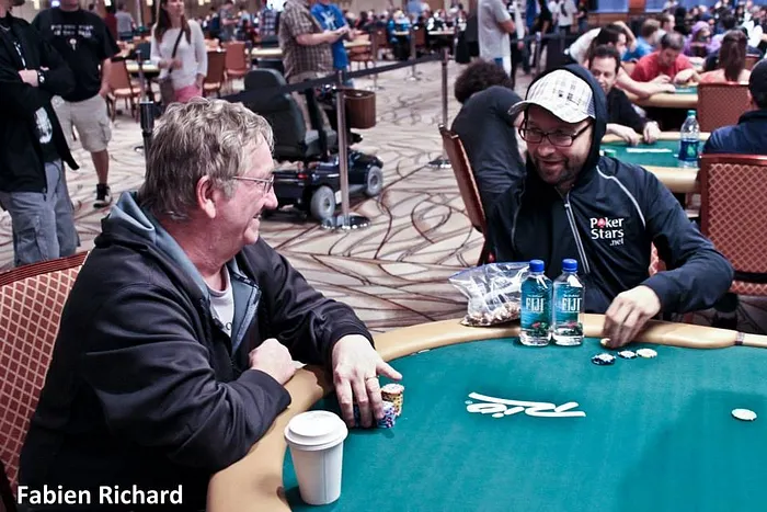 Michel Pomaret aux côtés de Daniel Negreanu / Fabien Richard