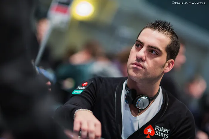 Ronan Monfort Dans Le Carré 0001