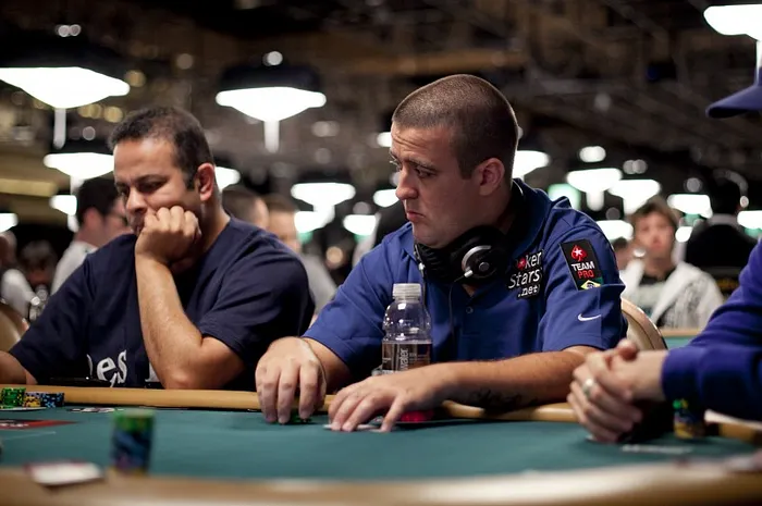 WSOP 2011: Resumo Diário - André Akkari no Dia 2 do Evento #43 0001