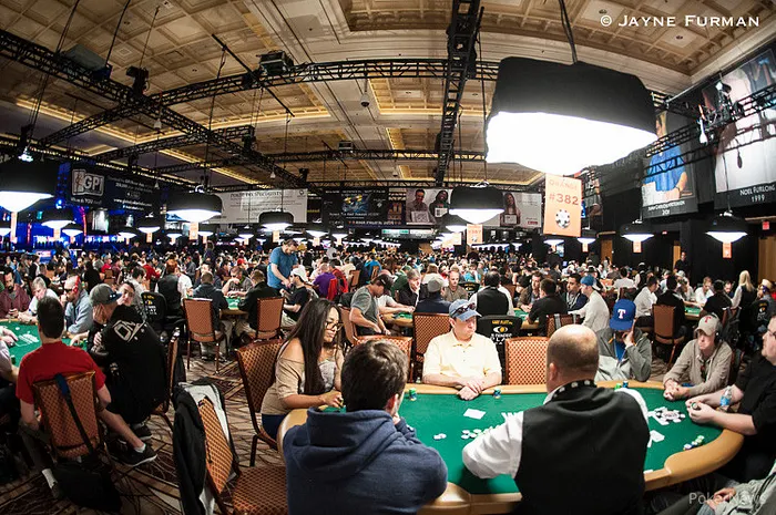 WSOP Jour 25 : Davidi Kitai chipleader dans l'Event #42: $5,000 Six-Handed Pot-Limit Omaha