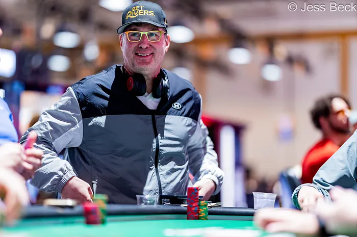 Hellmuth Chasing No.18; Foxen Advances in $25k HU