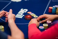 Stratégie tournoi poker : le "stop-and-go" avec un petit tapis